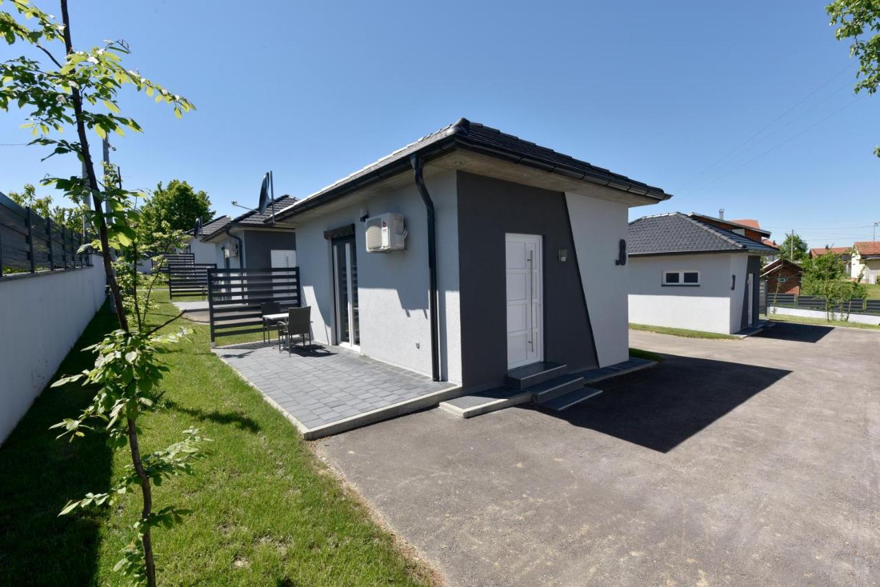 Apartmani I Bungalovi Trojka Баня Лука Екстериор снимка