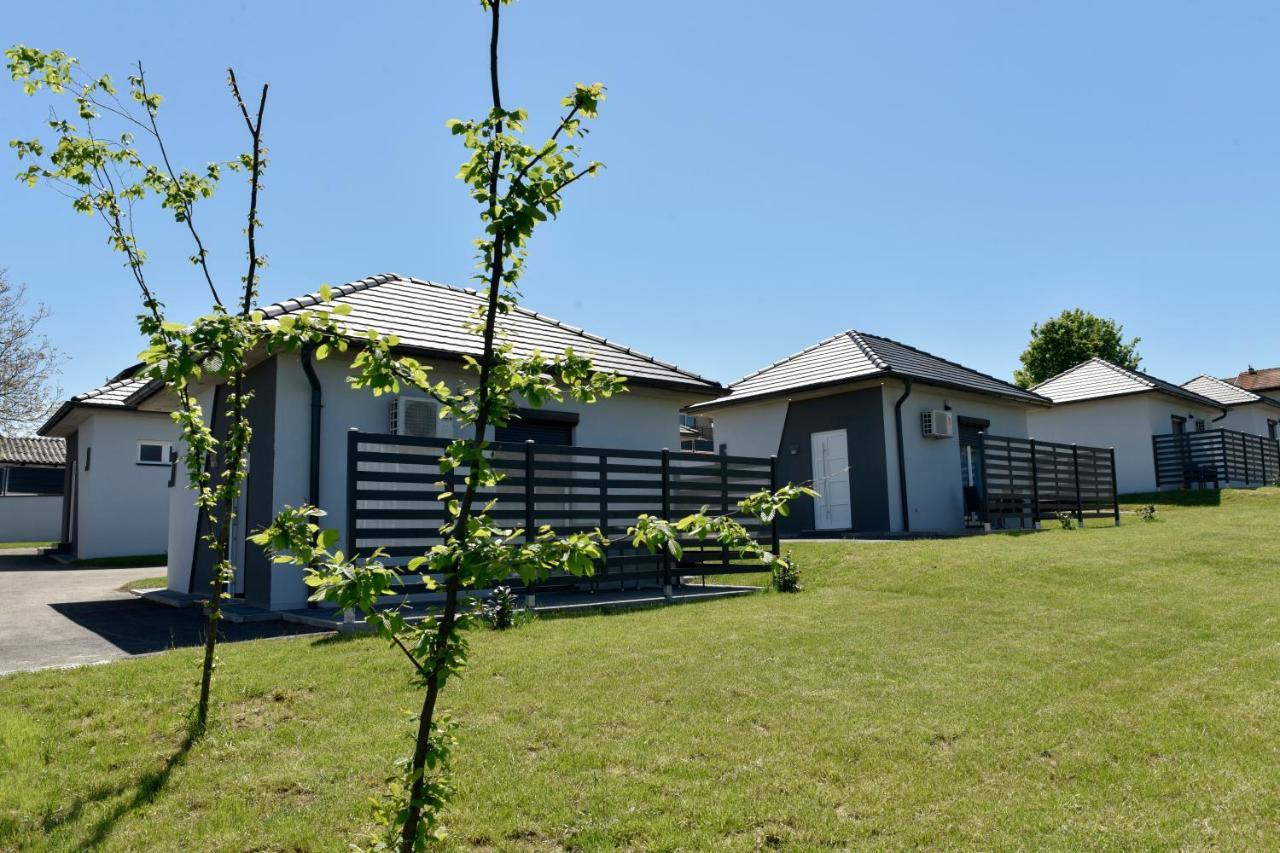 Apartmani I Bungalovi Trojka Баня Лука Екстериор снимка