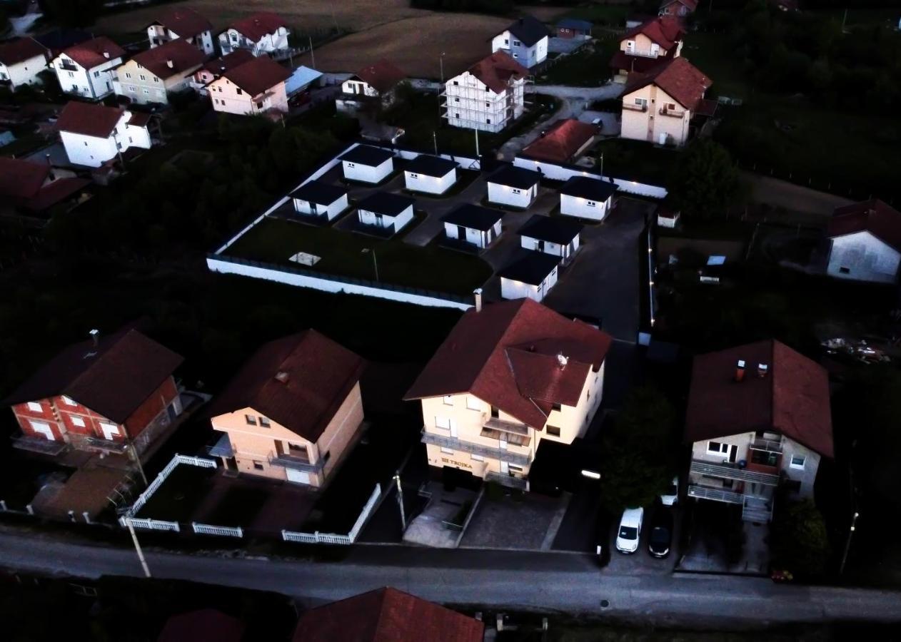 Apartmani I Bungalovi Trojka Баня Лука Екстериор снимка