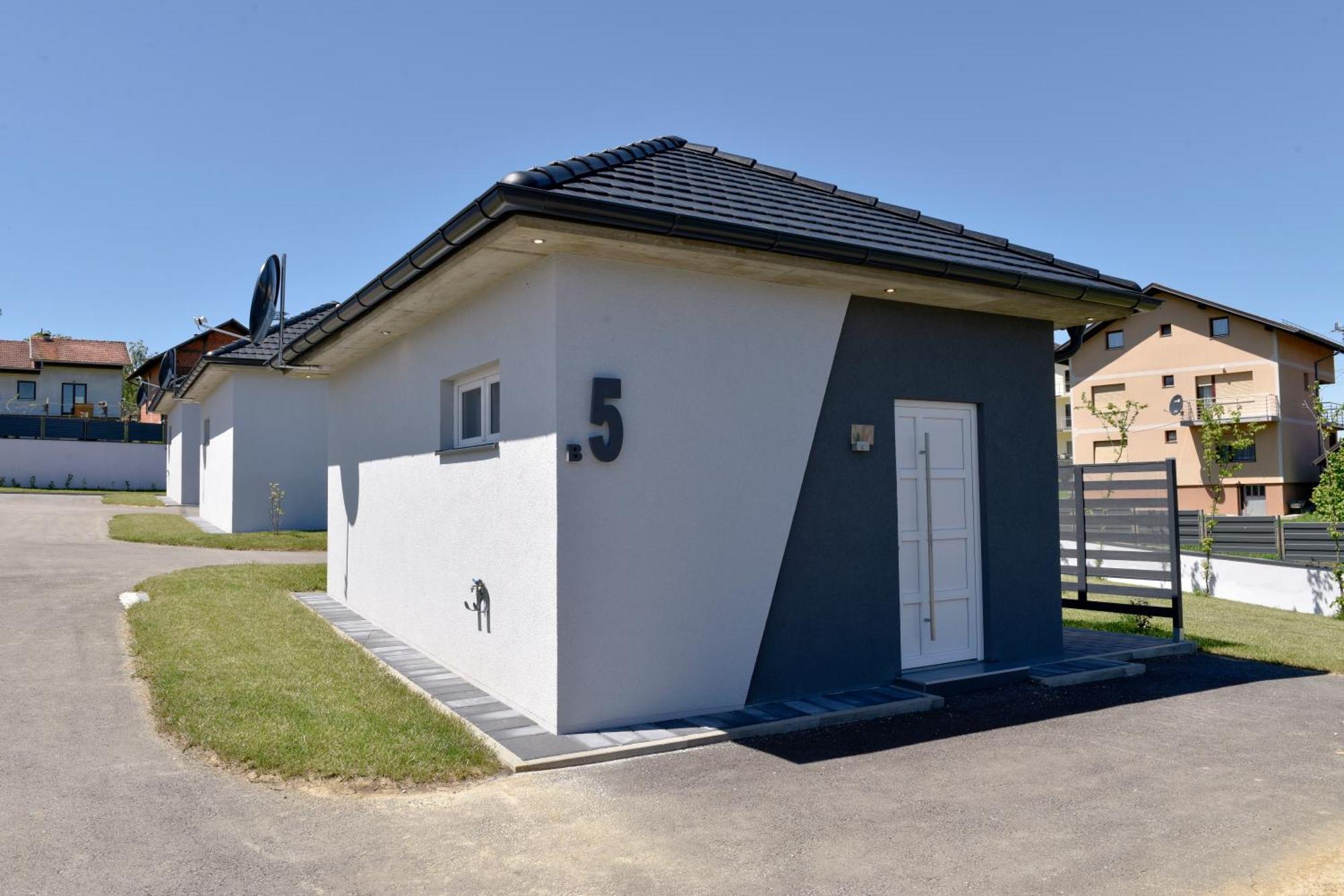 Apartmani I Bungalovi Trojka Баня Лука Стая снимка
