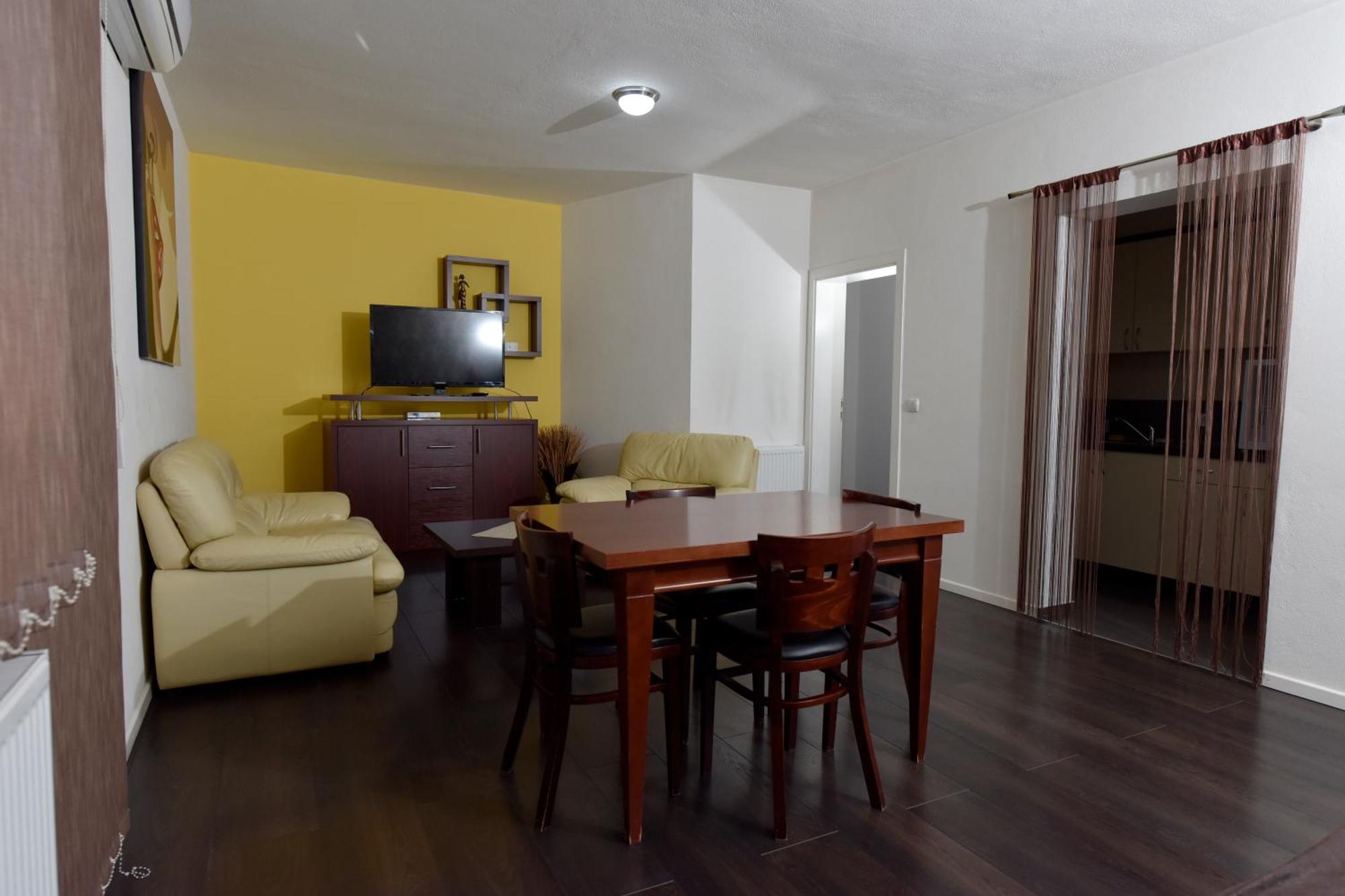 Apartmani I Bungalovi Trojka Баня Лука Стая снимка